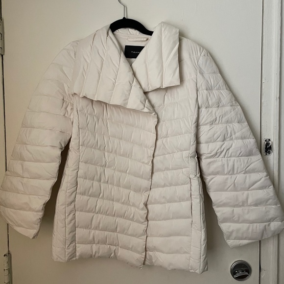 Tahari medium weight jacket with belt - Picture 1 of 4